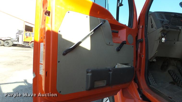 image for item DC0597 2001 Sterling LT7501 dump truck