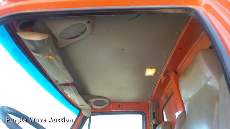 image for item DC0597 2001 Sterling LT7501 dump truck