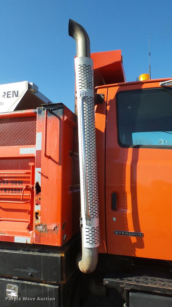 image for item DC0597 2001 Sterling LT7501 dump truck