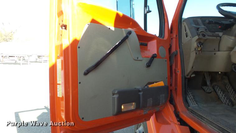 image for item DC0598 2001 Sterling LT7501 dump truck