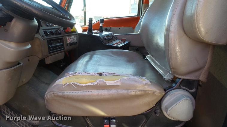 image for item DC0598 2001 Sterling LT7501 dump truck