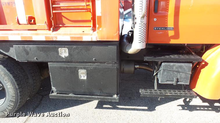 image for item DC0598 2001 Sterling LT7501 dump truck