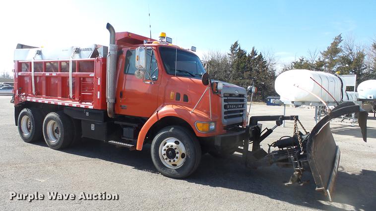 image for item DC0599 2001 Sterling LT7501 dump truck