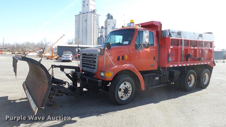 image for item DC0599 2001 Sterling LT7501 dump truck