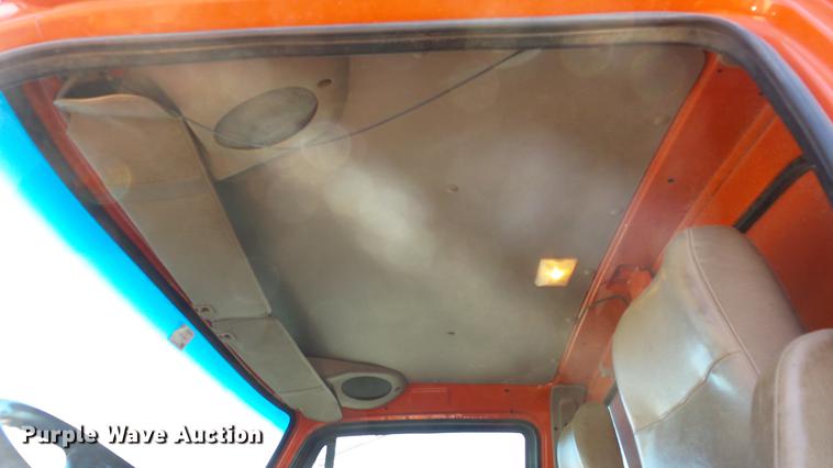 image for item DC0599 2001 Sterling LT7501 dump truck