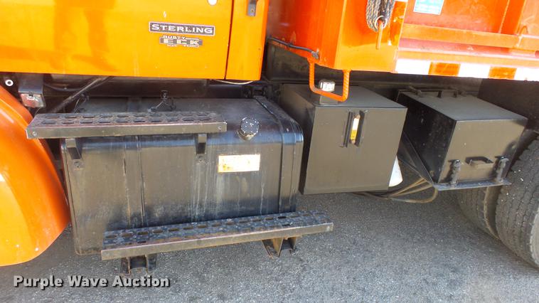 image for item DC0599 2001 Sterling LT7501 dump truck