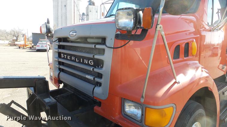 image for item DC0599 2001 Sterling LT7501 dump truck