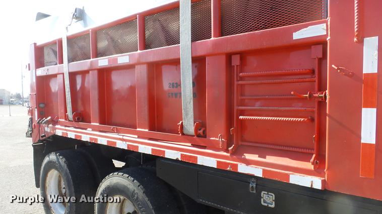 image for item DC0599 2001 Sterling LT7501 dump truck