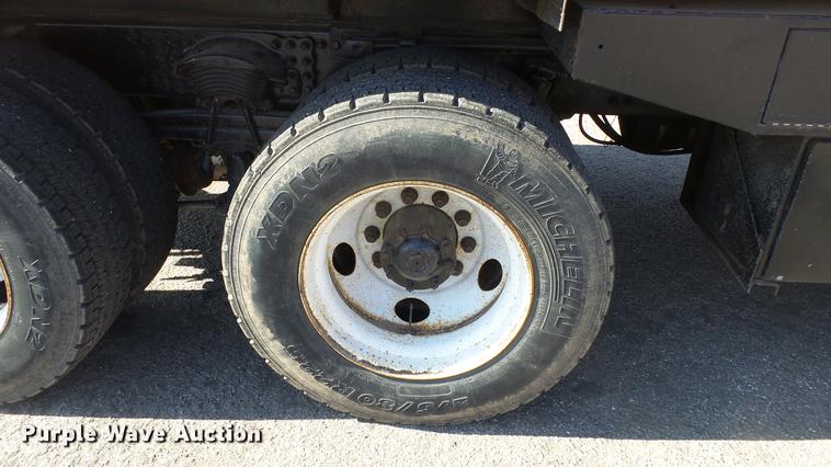 image for item DC0599 2001 Sterling LT7501 dump truck