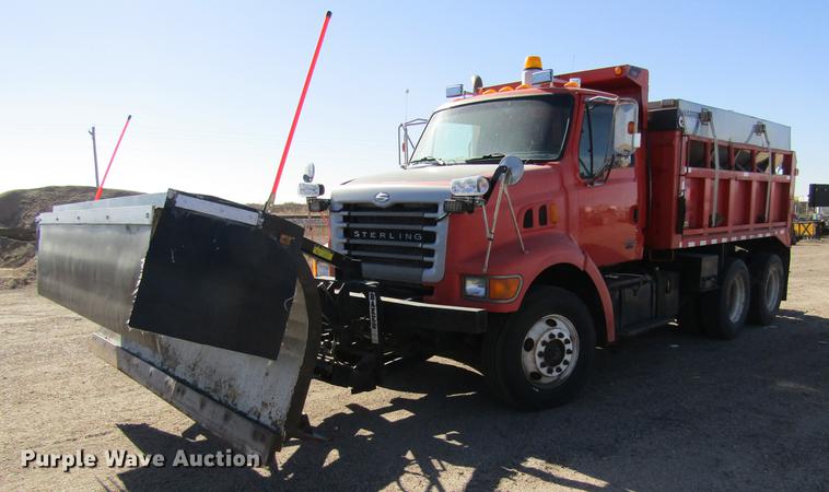 image for item DC8271 2001 Sterling LT7501 dump truck