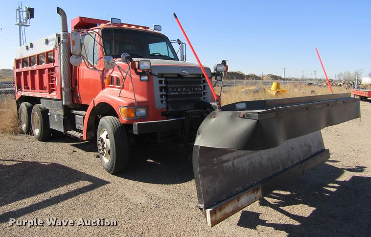 image for item DC8272 2001 Sterling LT7501 dump truck