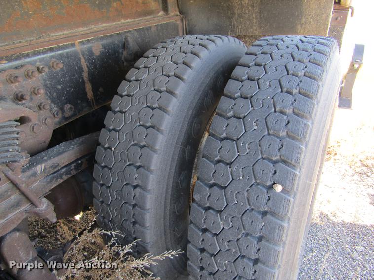 image for item DC8272 2001 Sterling LT7501 dump truck