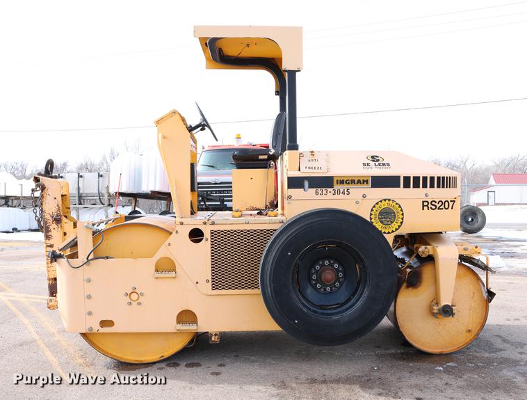 image for item DD8666 2006 Ingram RS207 double drum roller