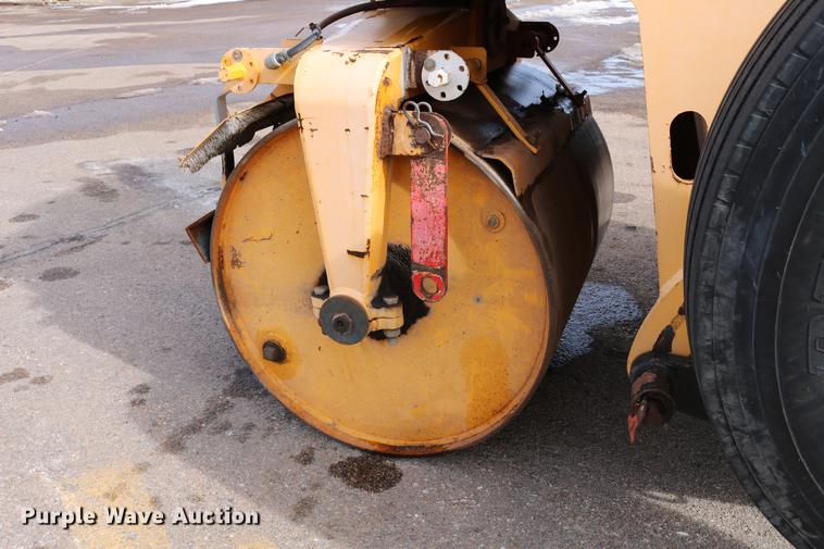 image for item DD8666 2006 Ingram RS207 double drum roller