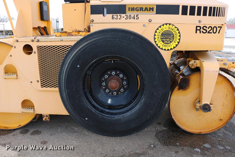 image for item DD8666 2006 Ingram RS207 double drum roller