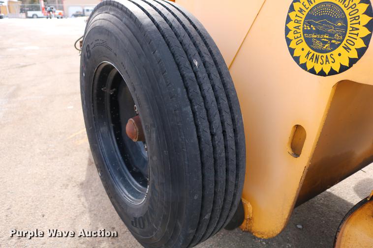 image for item DD8666 2006 Ingram RS207 double drum roller