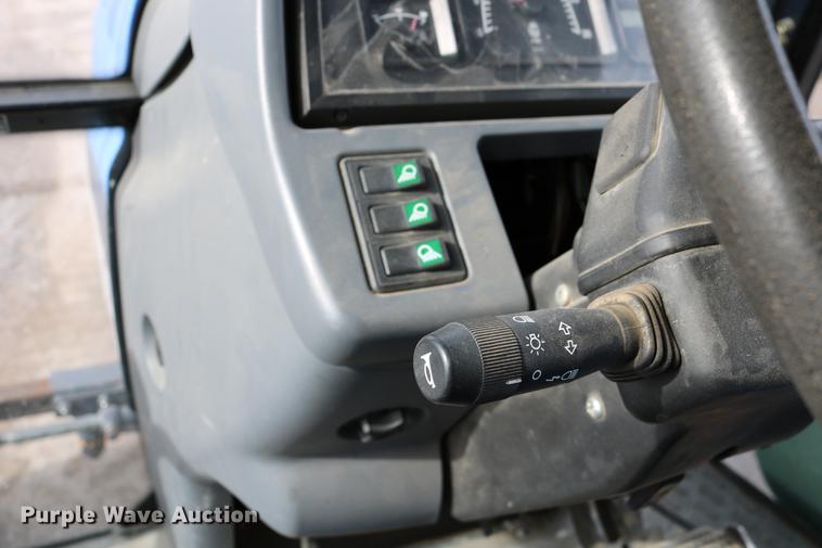 image for item DD8667 2001 New Holland TS100 tractor