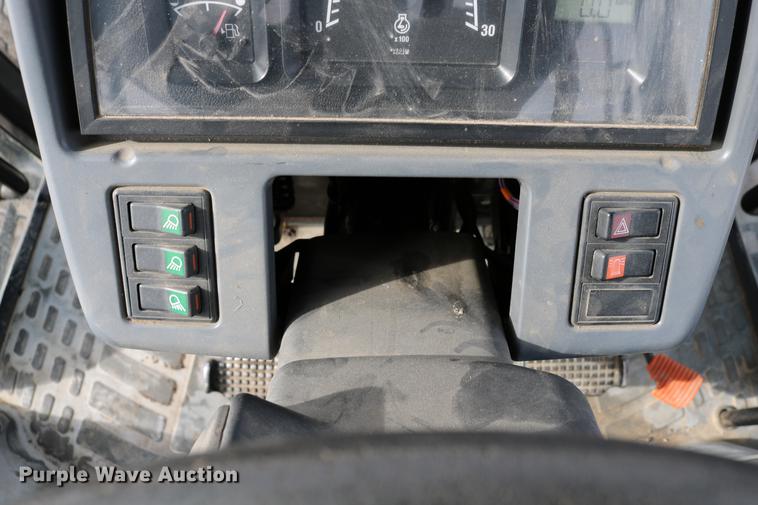 image for item DD8667 2001 New Holland TS100 tractor