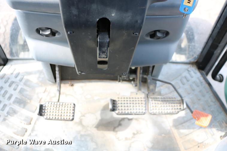 image for item DD8667 2001 New Holland TS100 tractor