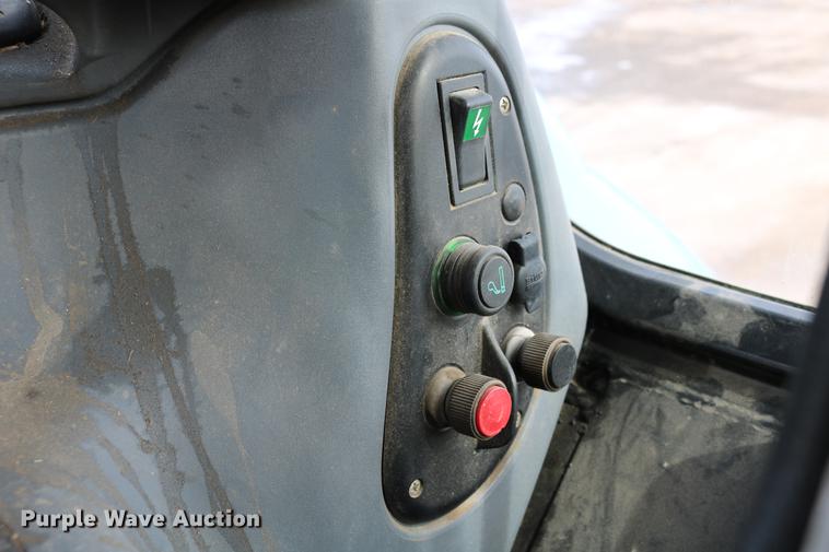 image for item DD8667 2001 New Holland TS100 tractor