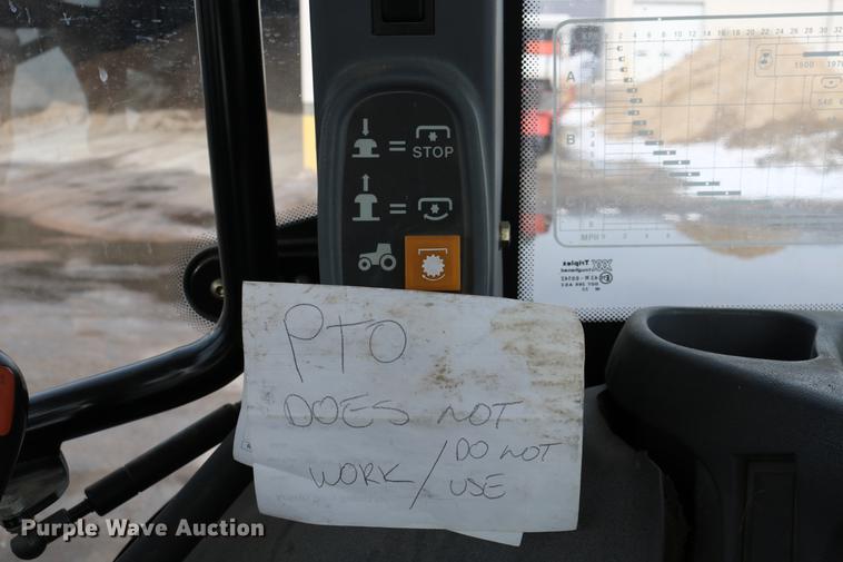 image for item DD8667 2001 New Holland TS100 tractor