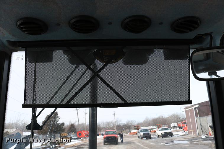 image for item DD8667 2001 New Holland TS100 tractor