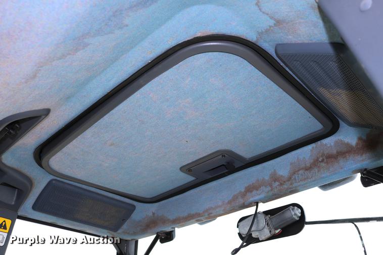 image for item DD8667 2001 New Holland TS100 tractor