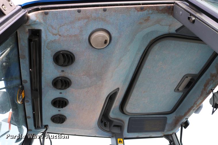 image for item DD8667 2001 New Holland TS100 tractor