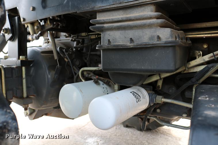 image for item DD8667 2001 New Holland TS100 tractor