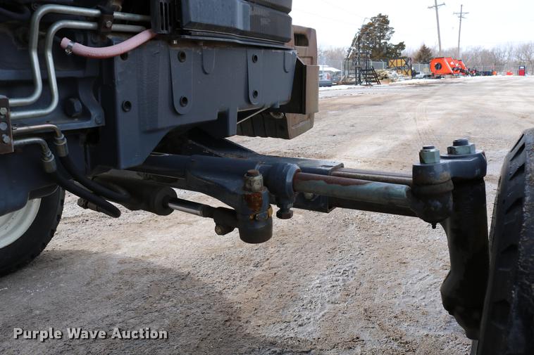 image for item DD8667 2001 New Holland TS100 tractor