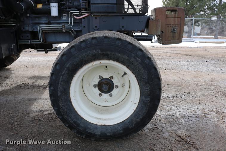 image for item DD8667 2001 New Holland TS100 tractor