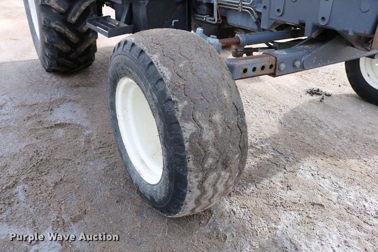 image for item DD8667 2001 New Holland TS100 tractor