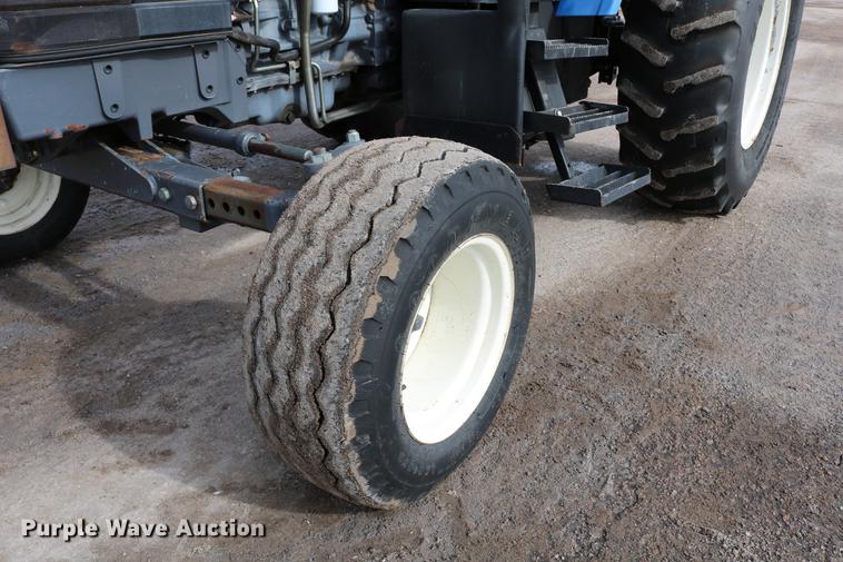 image for item DD8667 2001 New Holland TS100 tractor