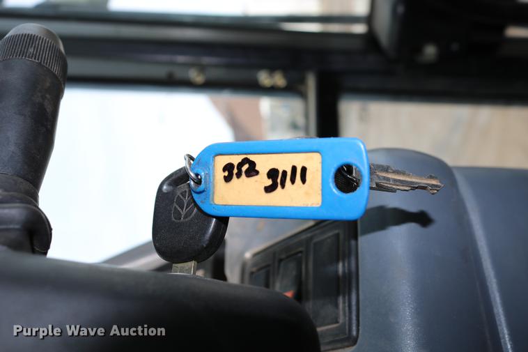 image for item DD8667 2001 New Holland TS100 tractor