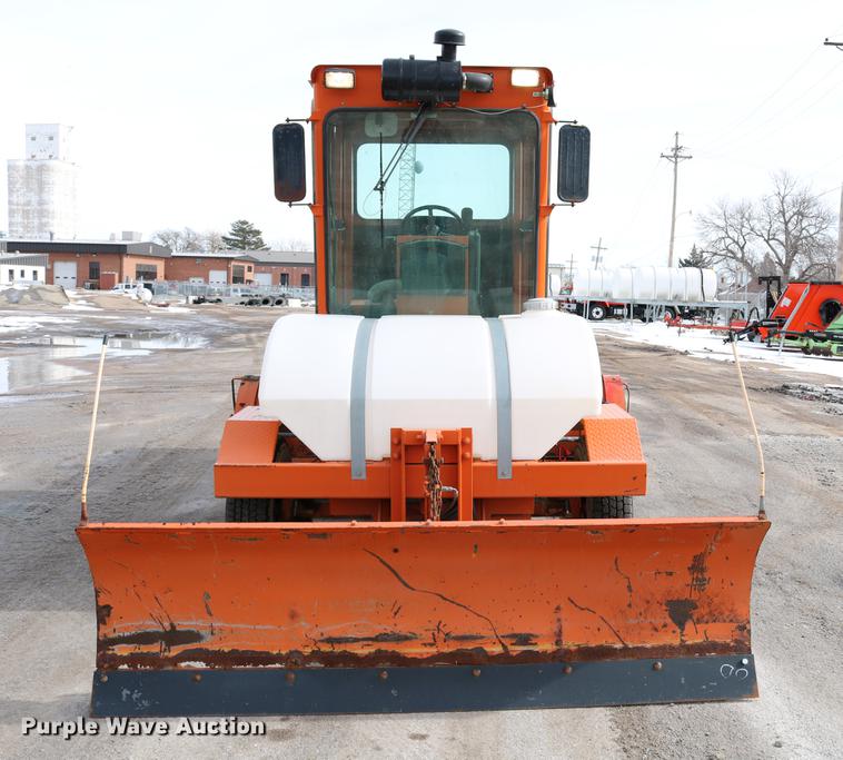 image for item DD8668 2004 Broce RJ350 broom