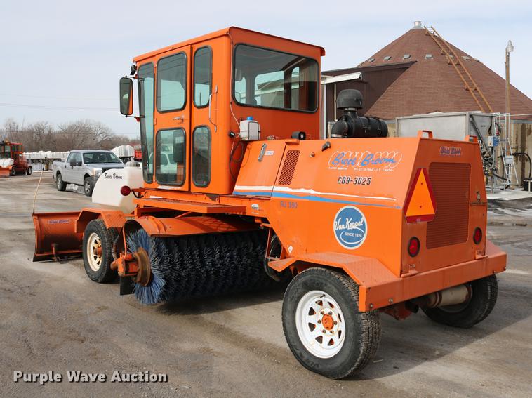 image for item DD8668 2004 Broce RJ350 broom