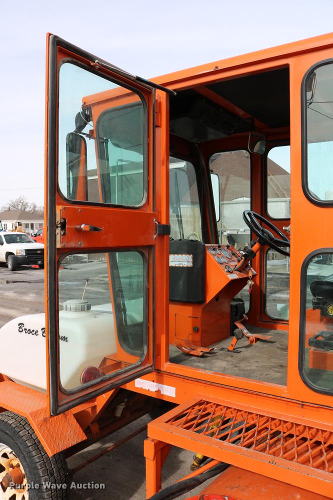 image for item DD8668 2004 Broce RJ350 broom