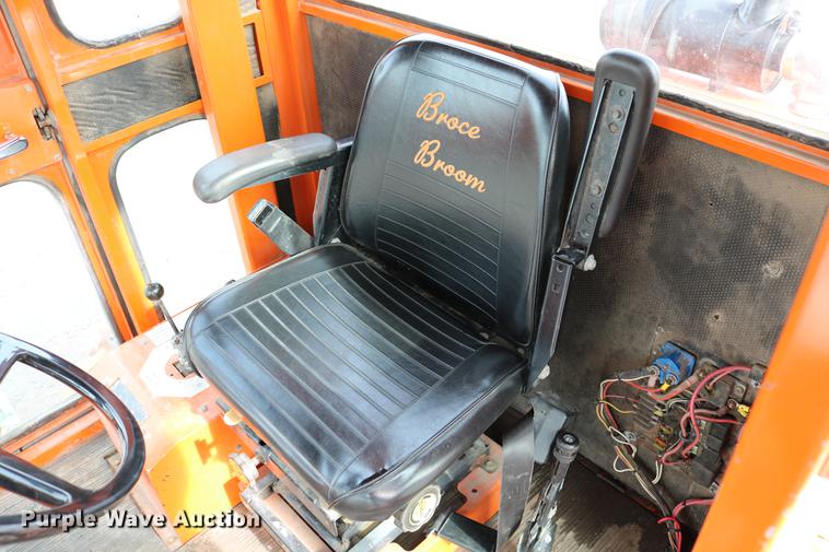 image for item DD8668 2004 Broce RJ350 broom