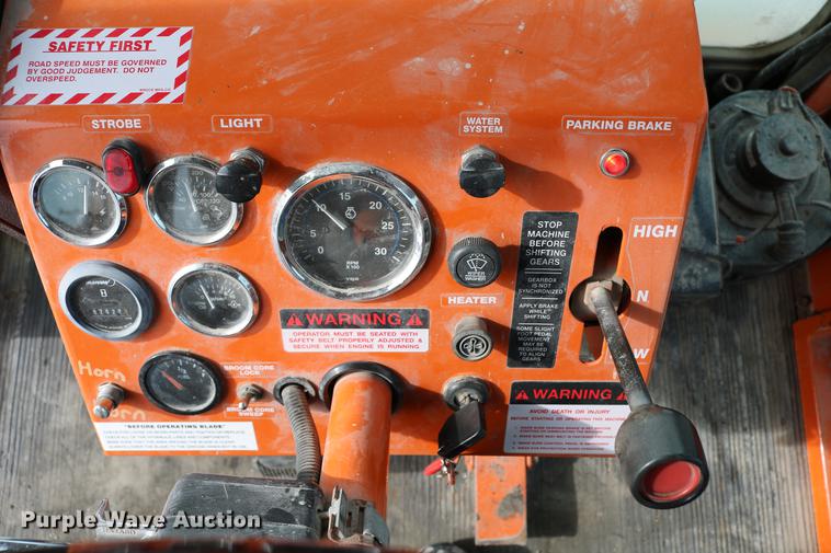 image for item DD8668 2004 Broce RJ350 broom