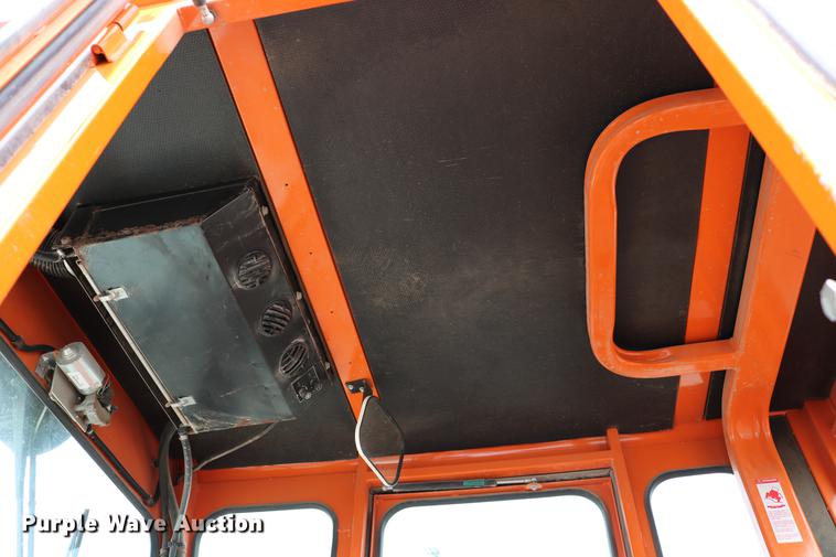 image for item DD8668 2004 Broce RJ350 broom