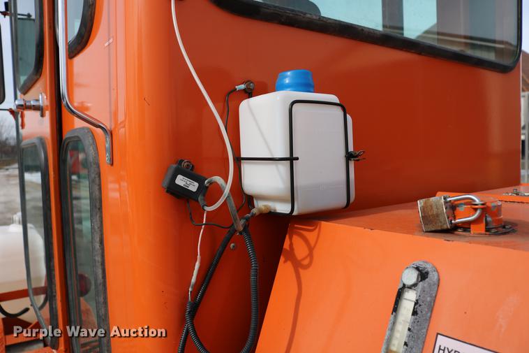 image for item DD8668 2004 Broce RJ350 broom