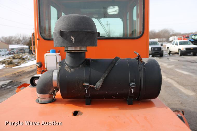 image for item DD8668 2004 Broce RJ350 broom