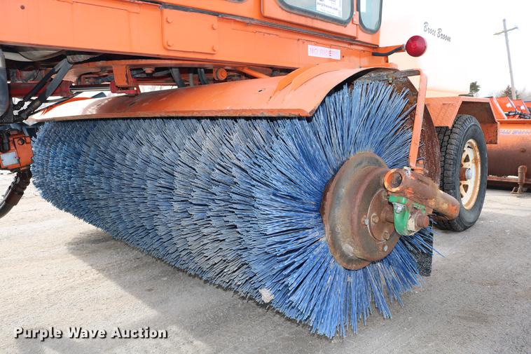 image for item DD8668 2004 Broce RJ350 broom