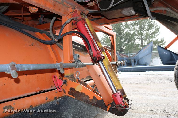 image for item DD8668 2004 Broce RJ350 broom