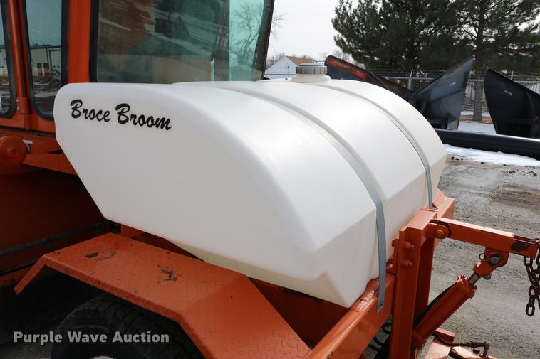 image for item DD8668 2004 Broce RJ350 broom