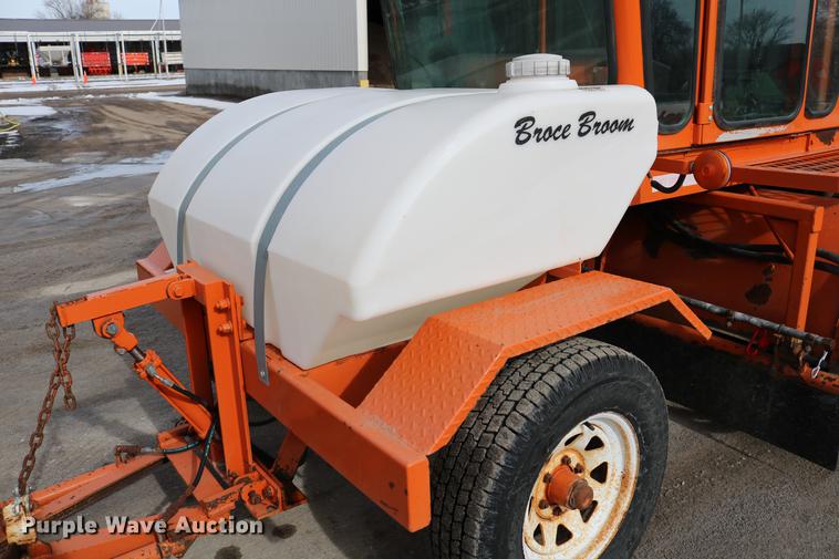 image for item DD8668 2004 Broce RJ350 broom