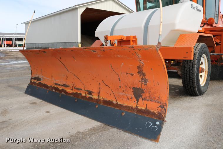 image for item DD8668 2004 Broce RJ350 broom