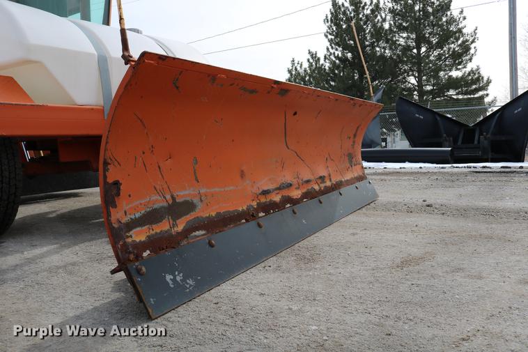 image for item DD8668 2004 Broce RJ350 broom