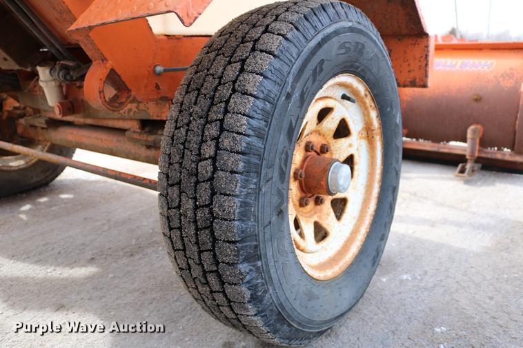 image for item DD8668 2004 Broce RJ350 broom