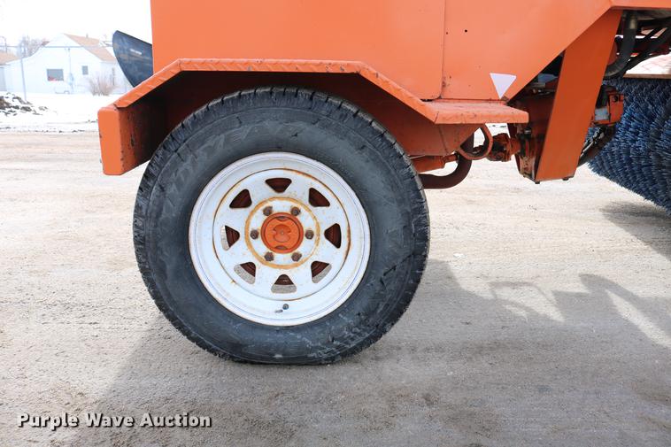 image for item DD8668 2004 Broce RJ350 broom